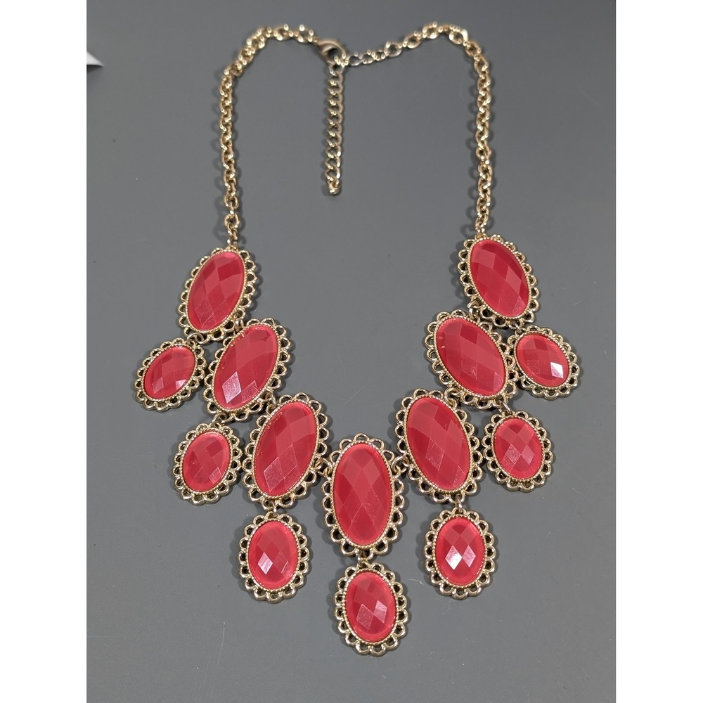 Berry Pink Statement Necklace Faceted Acrylic Gold Tone 21in Bib - Picture 2 of 8